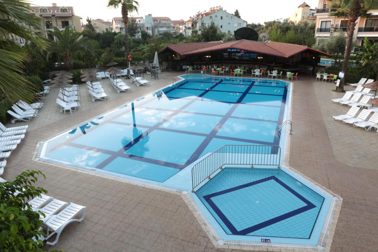 Club Turquoise Hotel 马尔马里斯 外观 照片